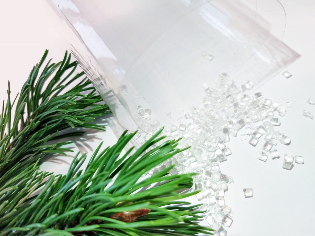 Yhteistyössä Wipakin ja Woodlyn kanssa – puupohjainen muovi käyttöön HKScanin pakkauksissa